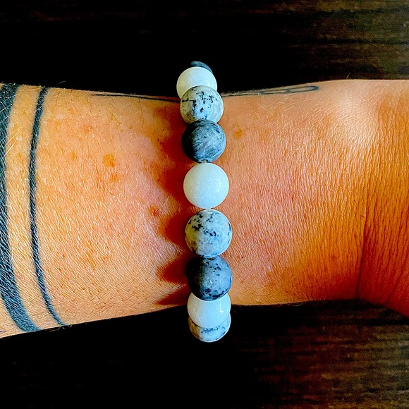 Lava rock beaded bracelet - Picture 4 of 5